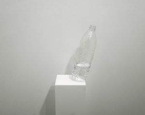 Vue de l'exposition. Jean-Baptiste Caron, Et soudain le réel vacille, 2013, verre, eau, Ø7x27cm